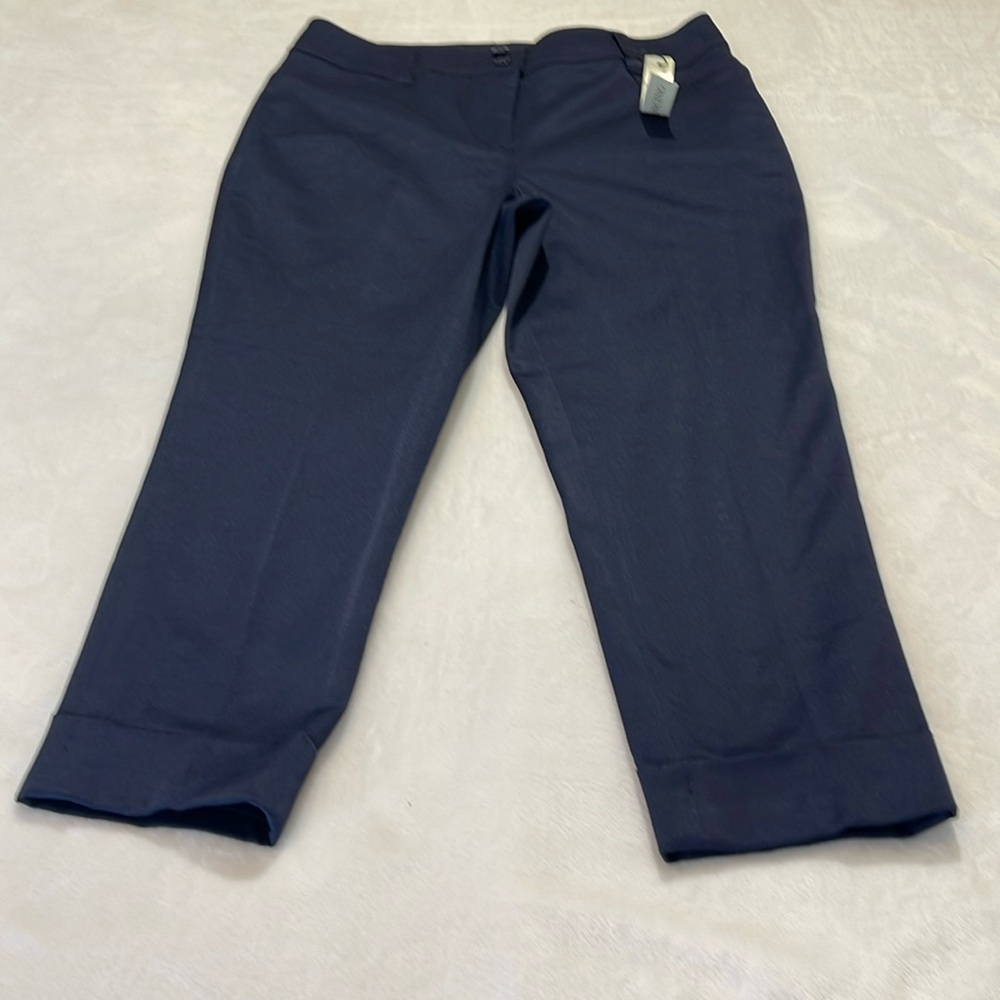 CATO WOMENS CLASSIC CROPPED PANTS SIZE 10. NAVY BLUE